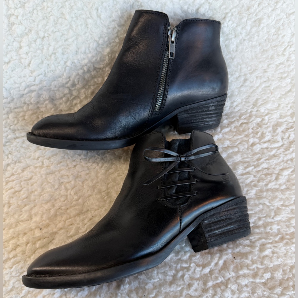 Born B.O.C Black Leather Ankle Boots Low Heel Comfort Booties Size 6.5 - Picture 3 of 6